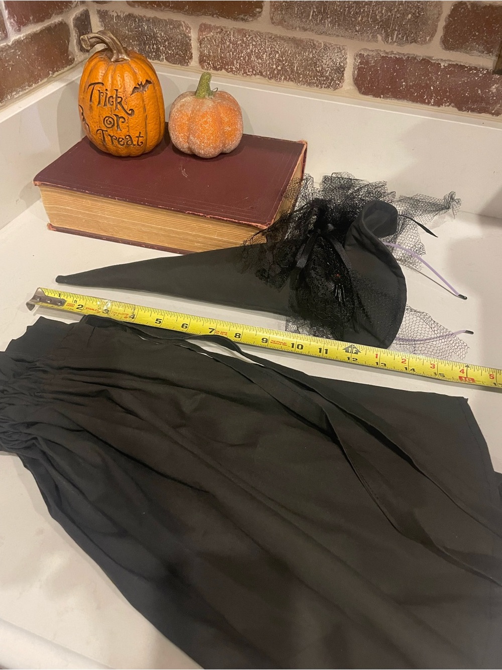 Black Witch Cape and Witch Hat Costume for Toddler- Classic Halloween - Picture 4 of 4